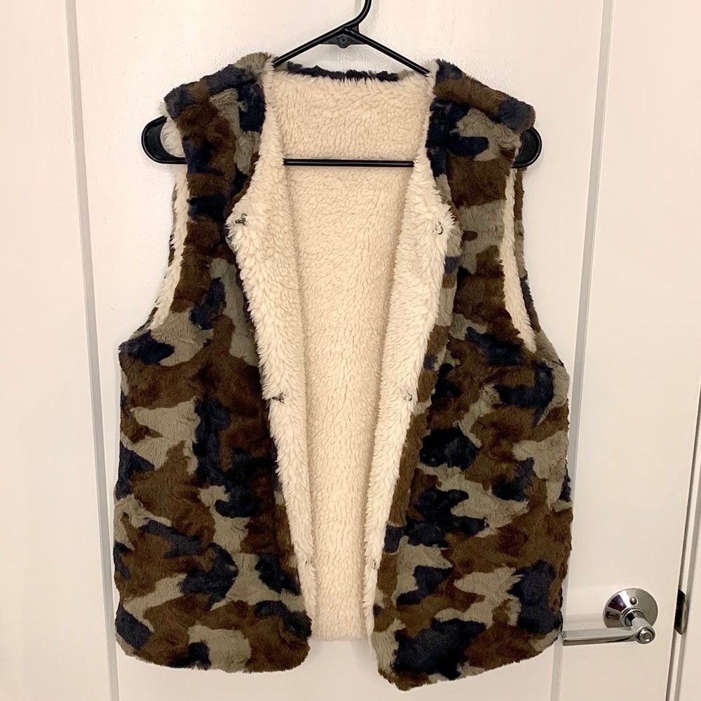 Women’s Camouflage Faux Fur Vest Coat